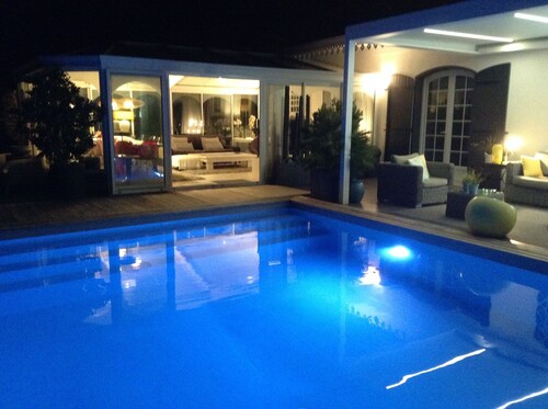 Maison familiale Climatisée Grand Standing avec piscine chauffée spa et sauna.