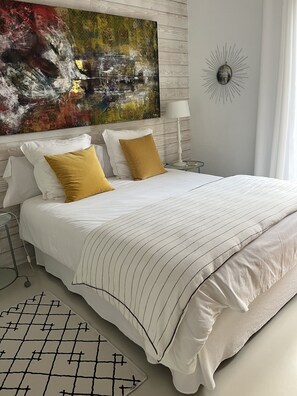 4 bedrooms, desk, iron/ironing board, travel crib