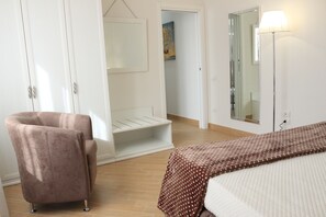 2 bedrooms, iron/ironing board, Internet, bed sheets