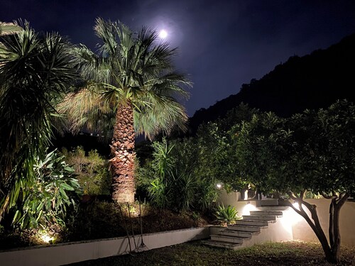 Villa Oceri-Casa Magnolia, ancient farmhouse, only 1500 meters from the sea