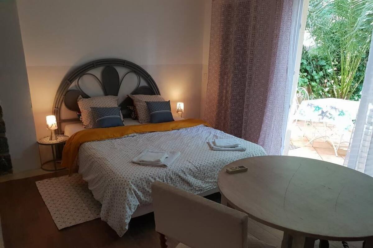 Economy-Doppelzimmer (A4) | Verdunkelungsvorhänge, kostenloses WLAN, individuell dekoriert