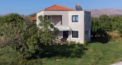 'Perivoli' House A, family friendly spring and summer holidays