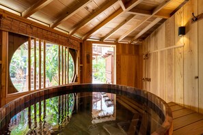 Private spa tub - Island Breeze (Onna)