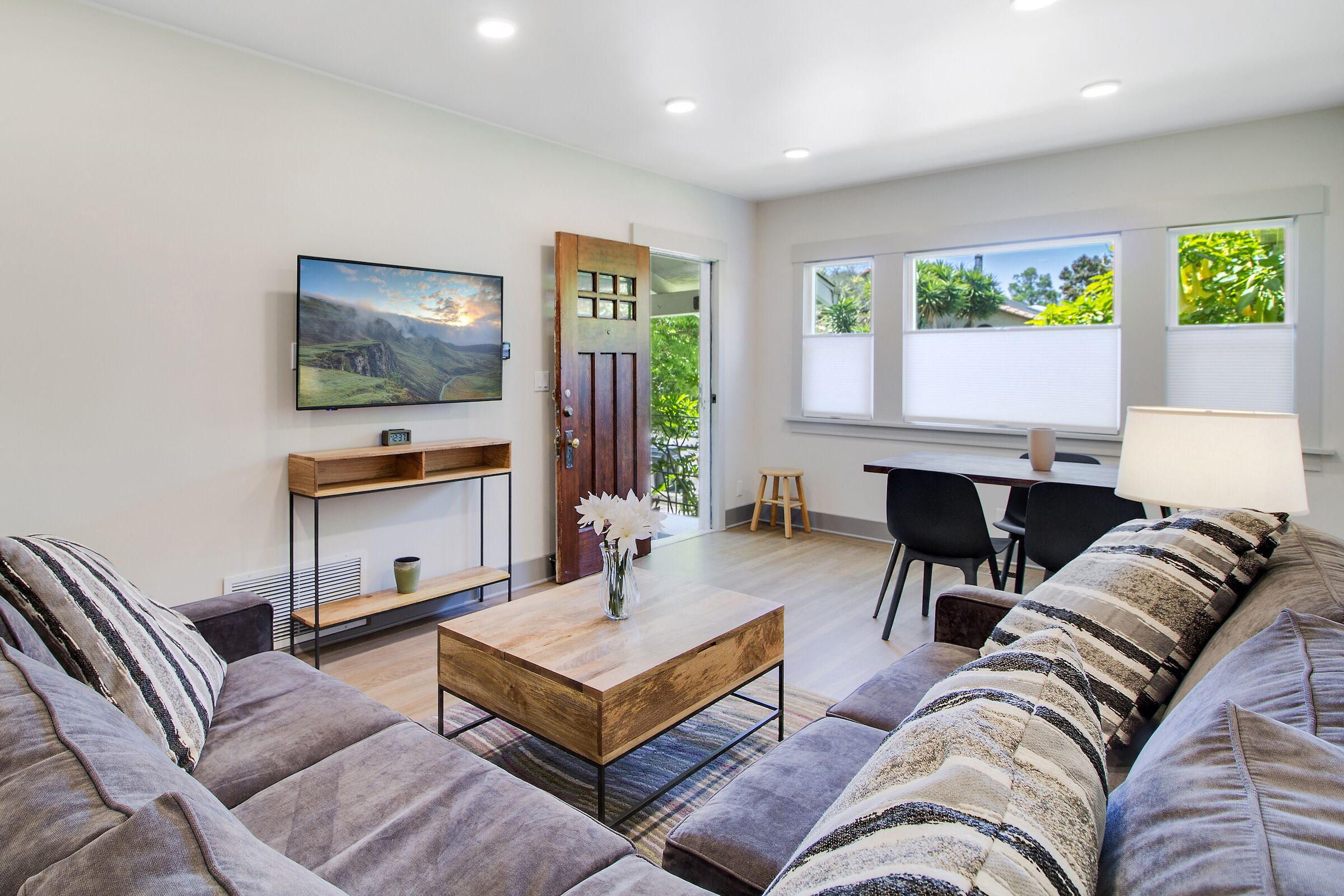 Central Berkeley Modern House  //  Walk to UC (Cal), Dwtn+ // Private Backyard