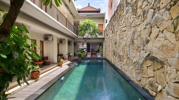Kolam renang outdoor