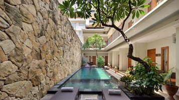Outdoor pool, pool loungers