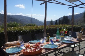 تناول الطعام بالخارج