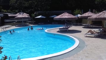 Piscina coperta, una piscina riscaldata