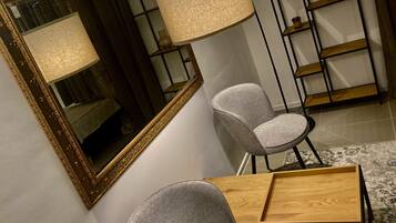 Suite No.5 | Hypo-allergenic bedding, desk, laptop workspace, free WiFi