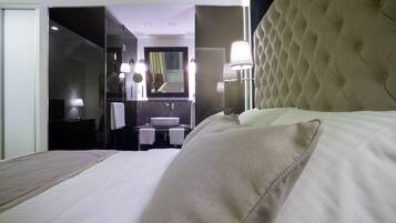 Deluxe Double Room | Hypo-allergenic bedding, desk, laptop workspace, free WiFi