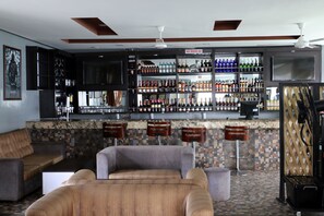 Bar (on property) - Crystal Palace Hotel (Abuja)