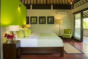 7 bedrooms, WiFi, bed sheets