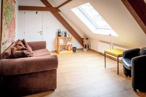 Chambre (Hopper) | Couette en duvet d'oie, ameublement personnalisé, bureau