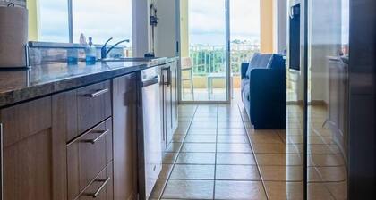 Luxuswohnung mit Pool und spektakulärem Meerblick