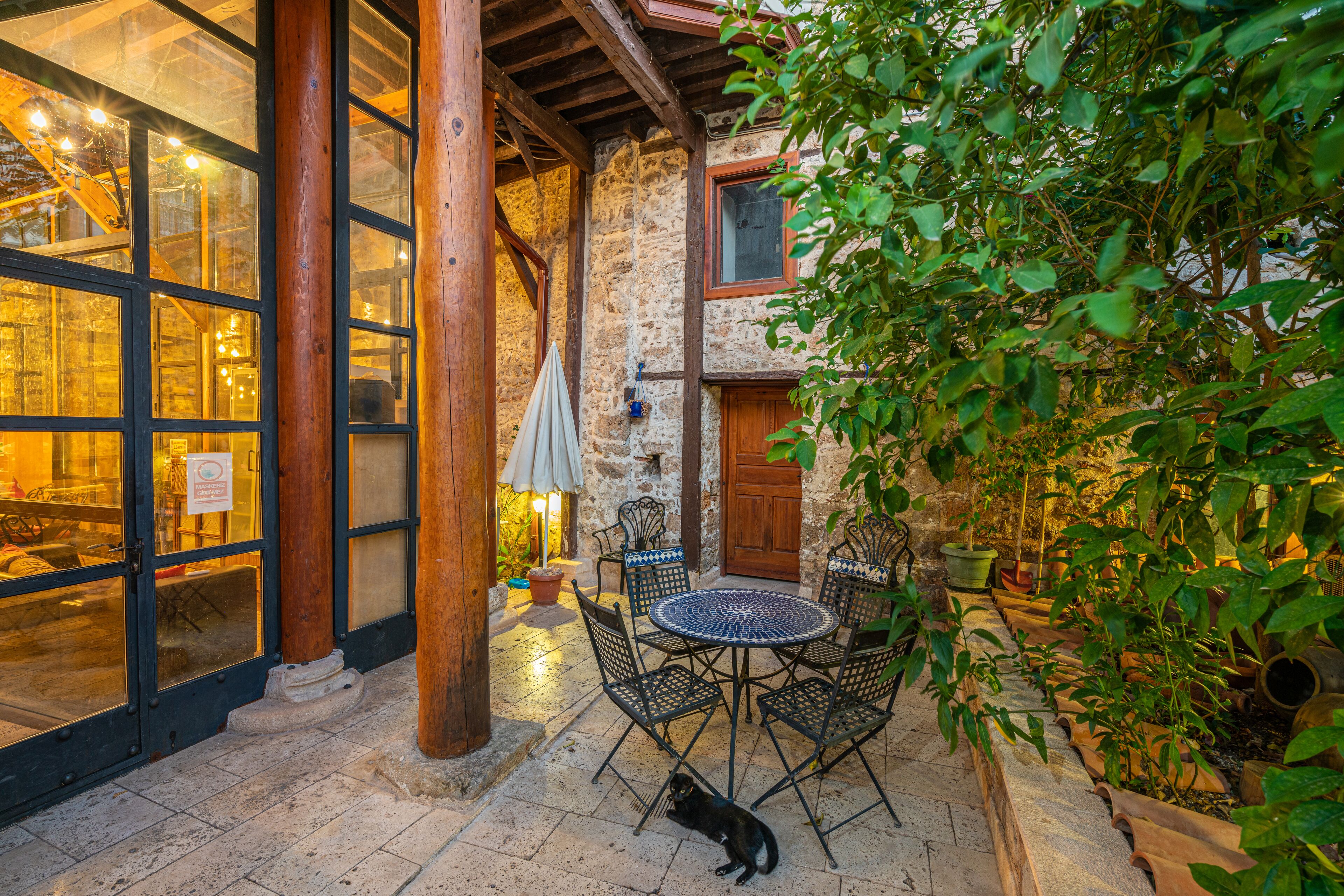 Perhehuoneisto | Näkymä sisäpihalle