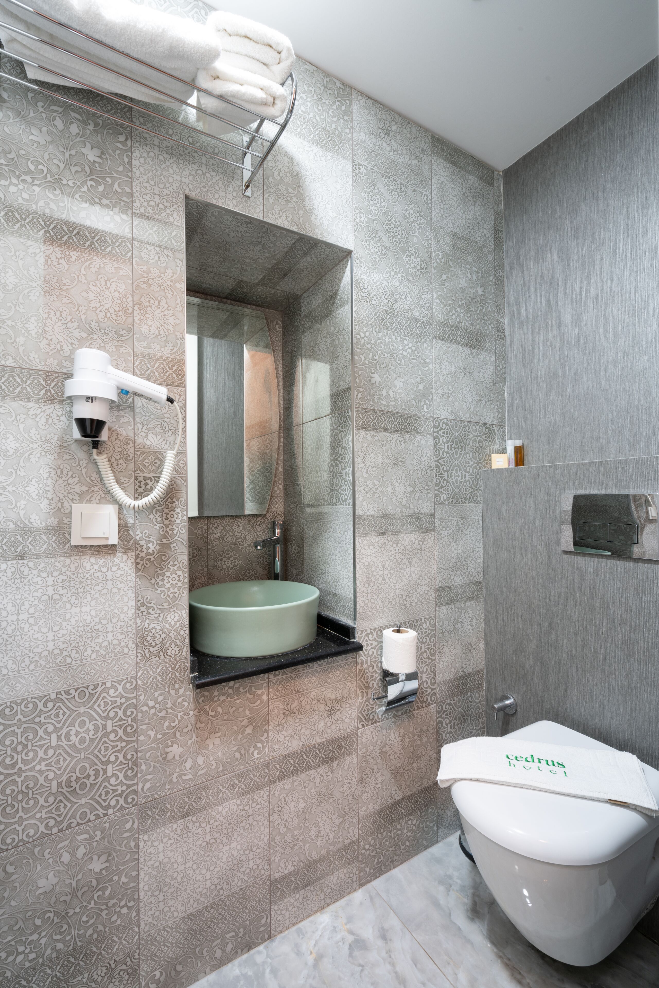 standard single room, ground floor | bathroom | shower, free toiletries, hair dryer, slippers