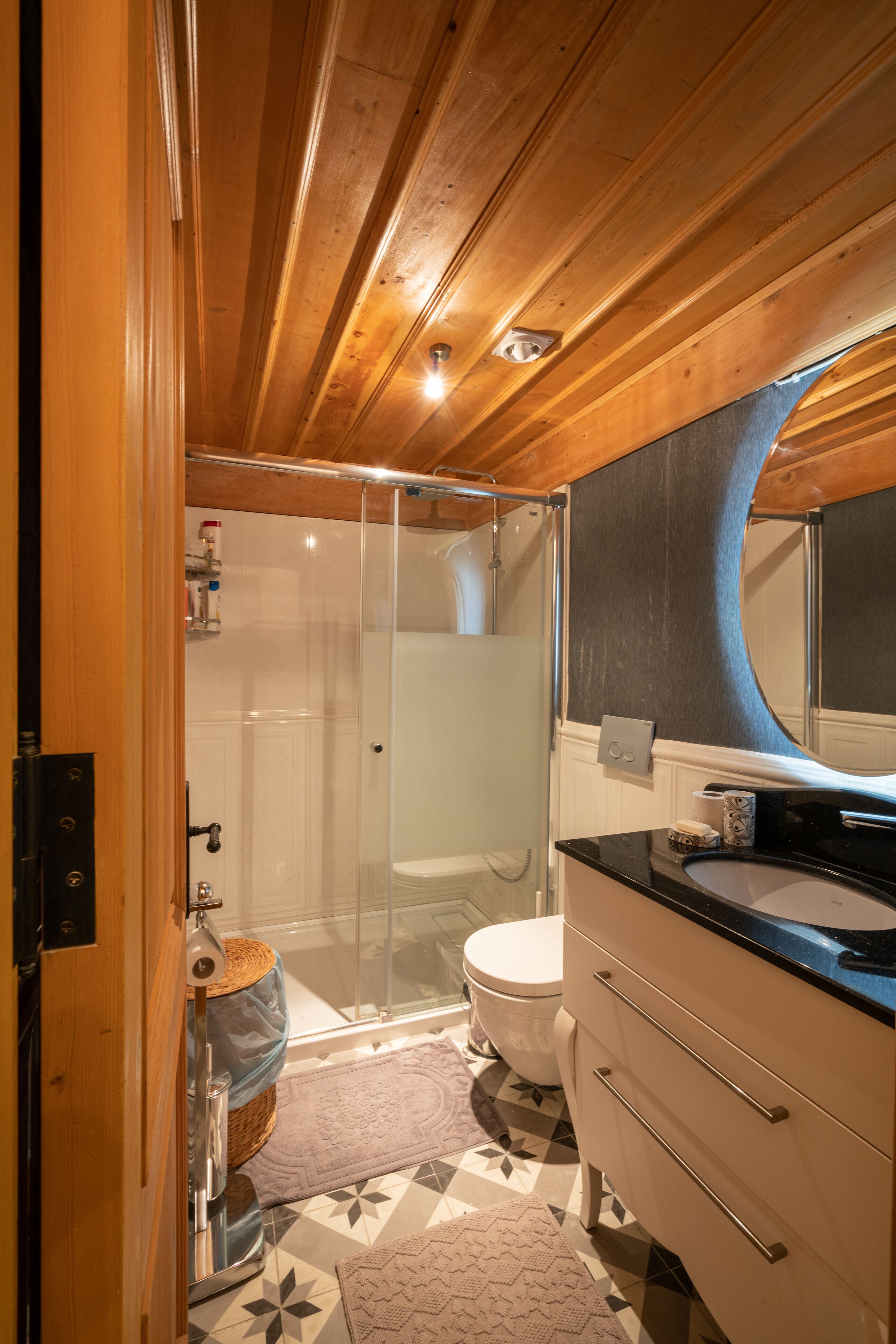 family apartment | bathroom | shower, free toiletries, hair dryer, slippers