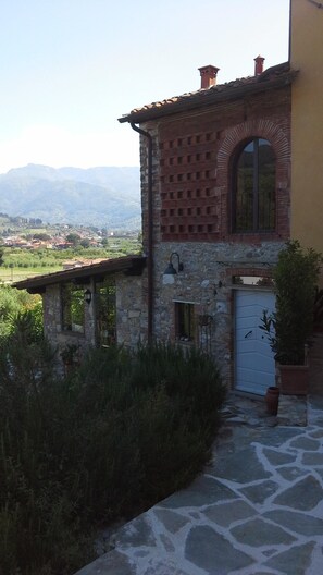 Exterior - RUSTIC FOR YOUNG COUPLE LOOKING FOR RELAX (Lucca)