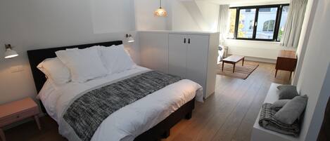 1 habitación, escritorio y wifi