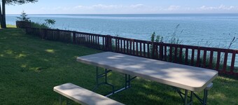 Cozy Lakefront Cottage 60 Minutes from Niagara Falls