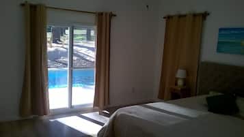 3 makuuhuonetta, silitysrauta/-lauta, ilmainen Wi-Fi, vuodevaatteet