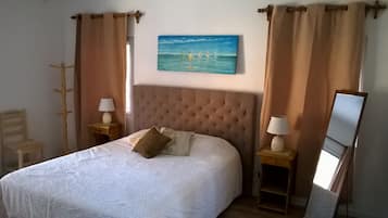 3 makuuhuonetta, silitysrauta/-lauta, ilmainen Wi-Fi, vuodevaatteet