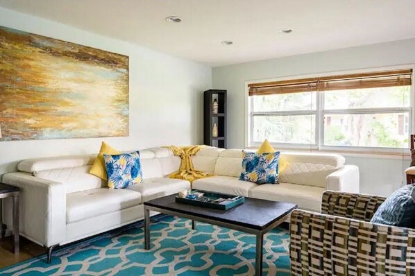 Smart TV, fireplace, stereo