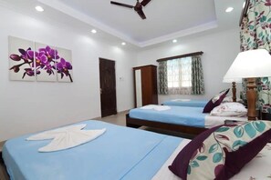 7 bedrooms, in-room safe, desk, iron/ironing board