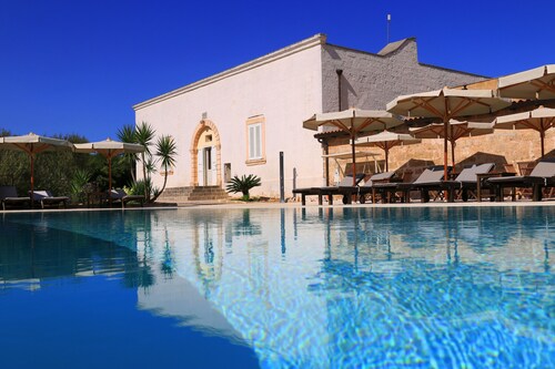 Lodge Levante 4p with kitchen, in Masseria with shared swimming pool in Salento