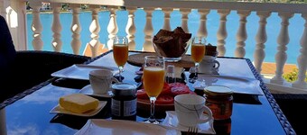 Sea view and seafront Villa Dolores in Tisno on the Dalmatian coast 