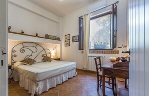 2 bedrooms, iron/ironing board, WiFi, bed sheets - Old nineteenth century rural house, lately restored, beautifully landscaped, at only 900 mt. from the shore, before the Eolie islands (Gioiosa Marea)