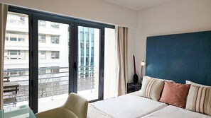 2 habitaciones, tabla de planchar con plancha y cuna de viaje 