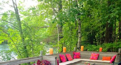 7BR/5Bath Waterfront Squam Home, Dock, Pickleball+Tennis, Kayaks+Paddleboards