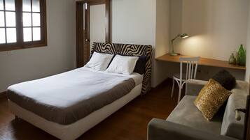 3 slaapkamers, een strijkplank/strijkijzer, internet, beddengoed