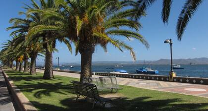 Appartement panoramique de deux piĂšces en bord de mer - sud de la Sardaigne