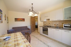 Interior - Apartment with Garden View (Trecastagni)