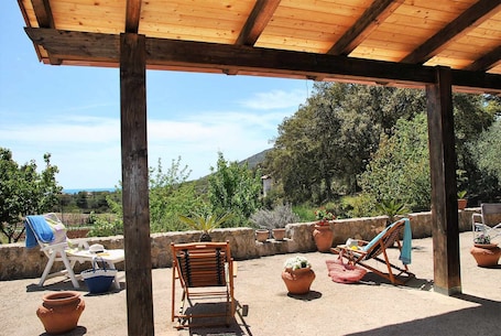 Terrazza/patio. VILLA CYCAS relax tra mare e natura