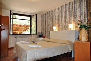 3 chambres, fer et planche à repasser, Wi-Fi gratuit, draps fournis