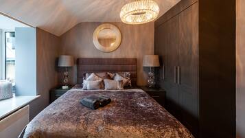 6 bedrooms, iron/ironing board, travel cot, free WiFi