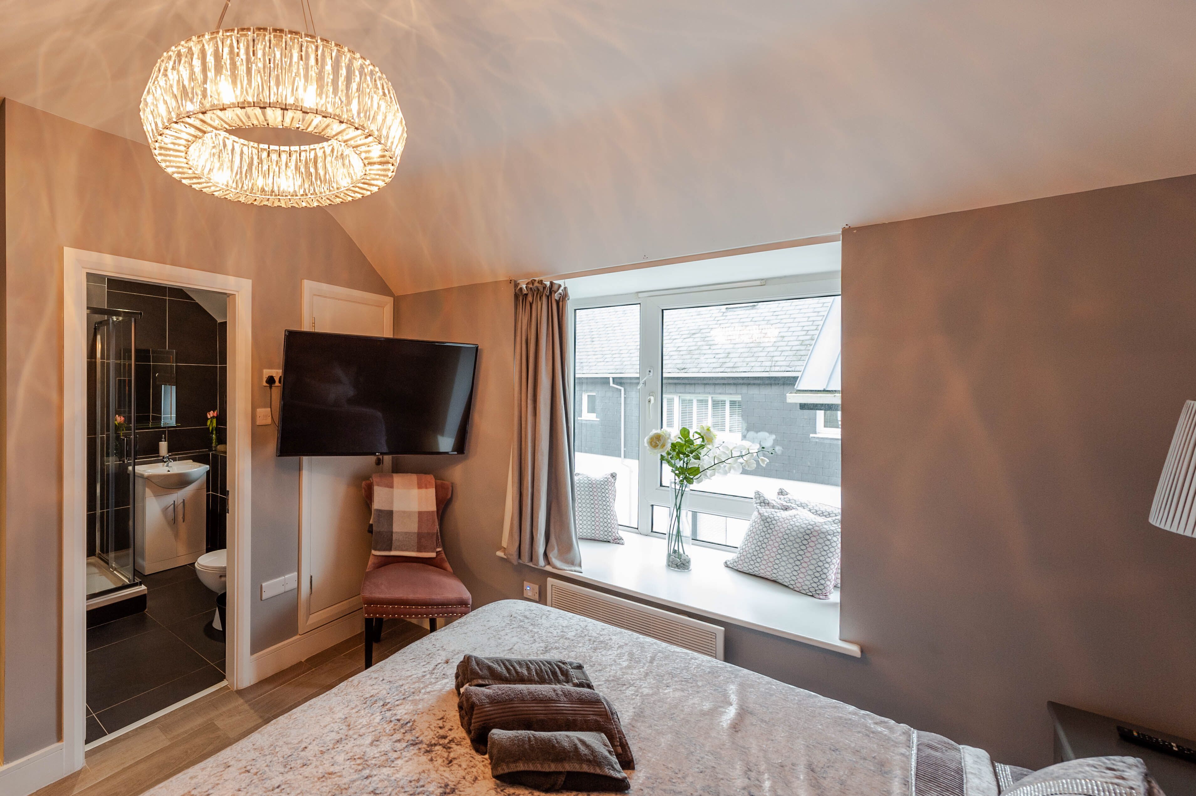 6 Schlafzimmer, Bügeleisen/Bügelbrett, Reisekinderbett, kostenloses WLAN