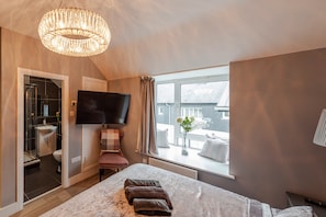 6 chambres, fer et planche à repasser, lit parapluie, Wi-Fi gratuit