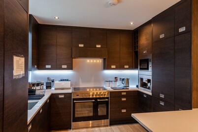 Kinsale Town centre , sleeps16, 6 bedrooms, run by Exquisite Holiday Homes