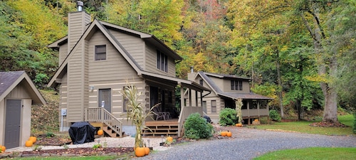 Cozy Log Cabin Getaway Waynesville, Smokey Mountains, Blue ridge Parkway