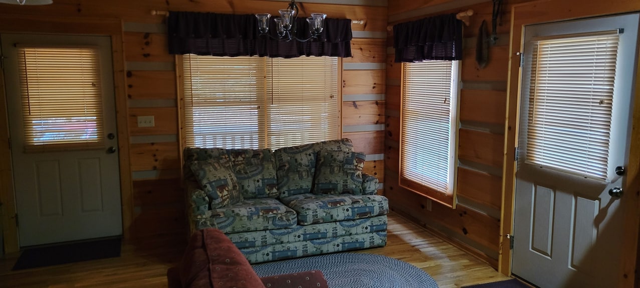 Cozy Log Cabin Getaway Waynesville, Smokey Mountains, Blue Ridge Parkway - Waynesville, NC