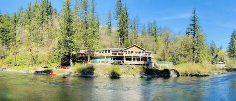 المنشأة من الخارج