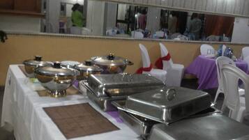 Breakfast, lunch, dinner served; local and international cuisine