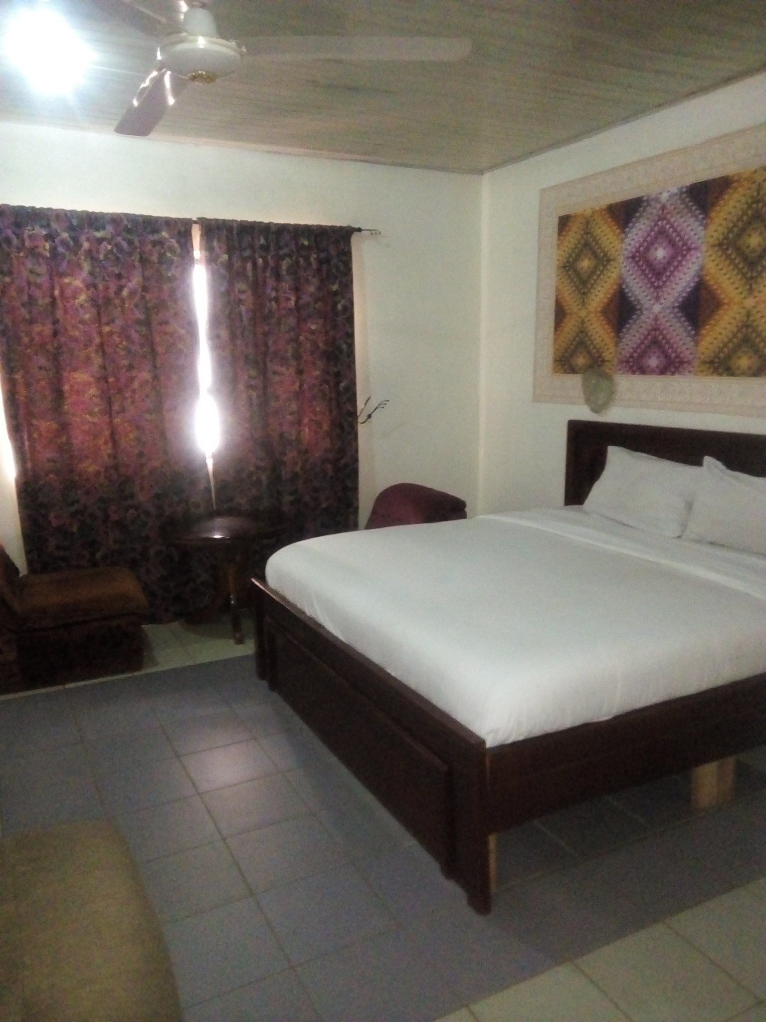 Individuelt dekorert, individuelt innredet og skrivebord