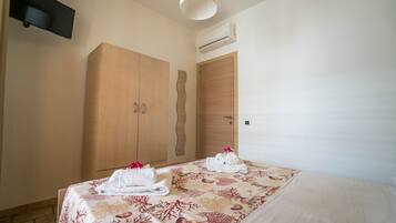 2 bedrooms, iron/ironing board, free WiFi