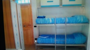 Iron/ironing board, free WiFi, bed sheets - In the Final Hills, ideal for bikers and climbers. Paradise 20 min from the sea. (Rialto)