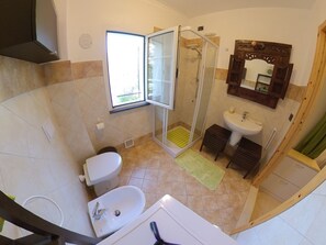 Hair dryer, towels, soap, toilet paper - In the Final Hills, ideal for bikers and climbers. Paradise 20 min from the sea. (Rialto)
